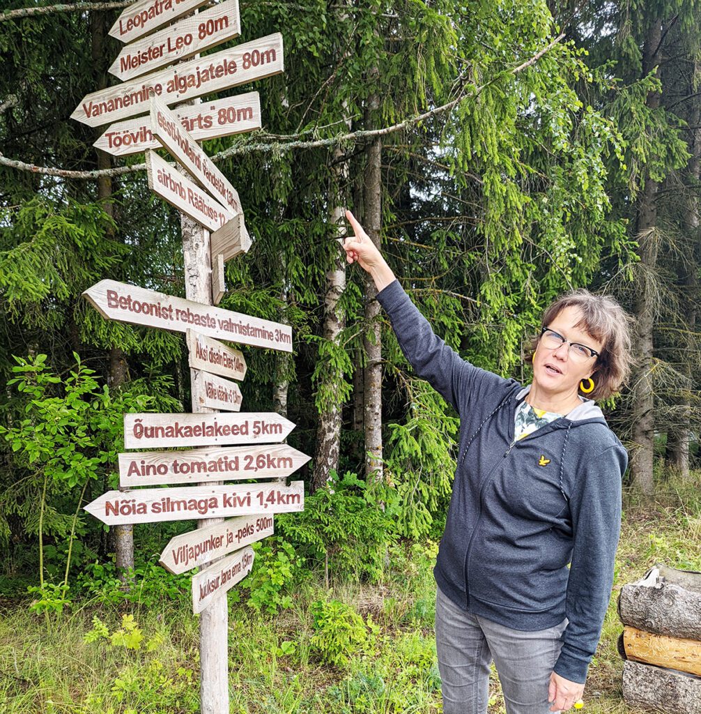 Tiina juhatab lähedalasuvatesse huvitavatesse paikadesse. Foto: erakogu