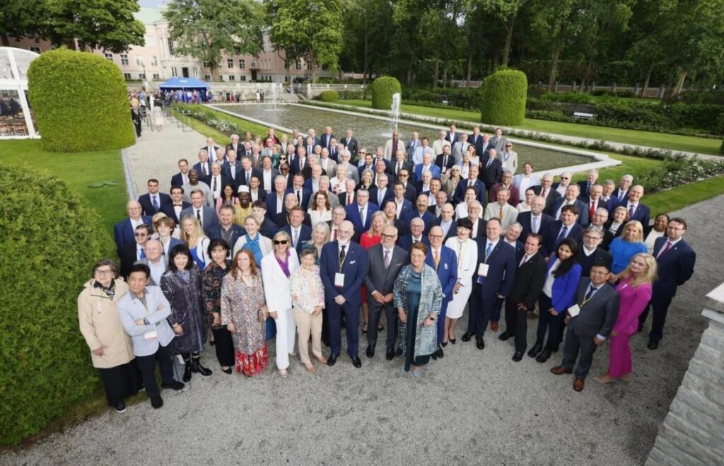 The entire Honorary Consul group in the President's garden