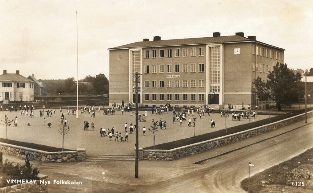 Koolimaja Rootsis, kus oldi ühe kuu