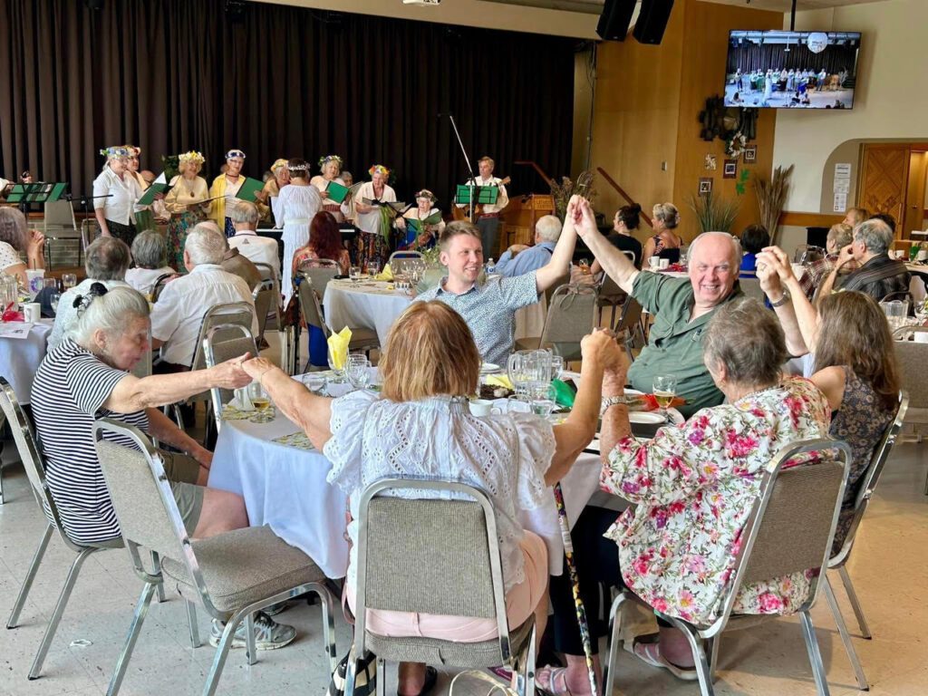 Estonian guests at a Latvian Seniors' Association event