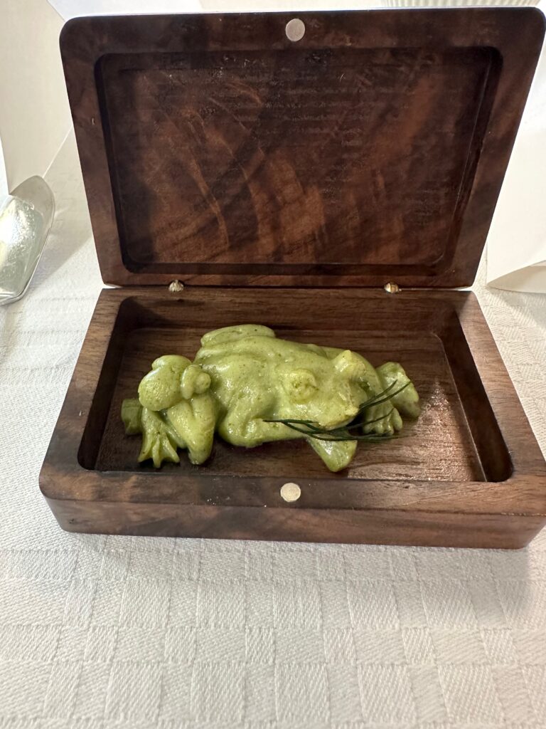 Butter in the shape of a green frog, from Kolm Sõsarat (photo: Andres Sutt)