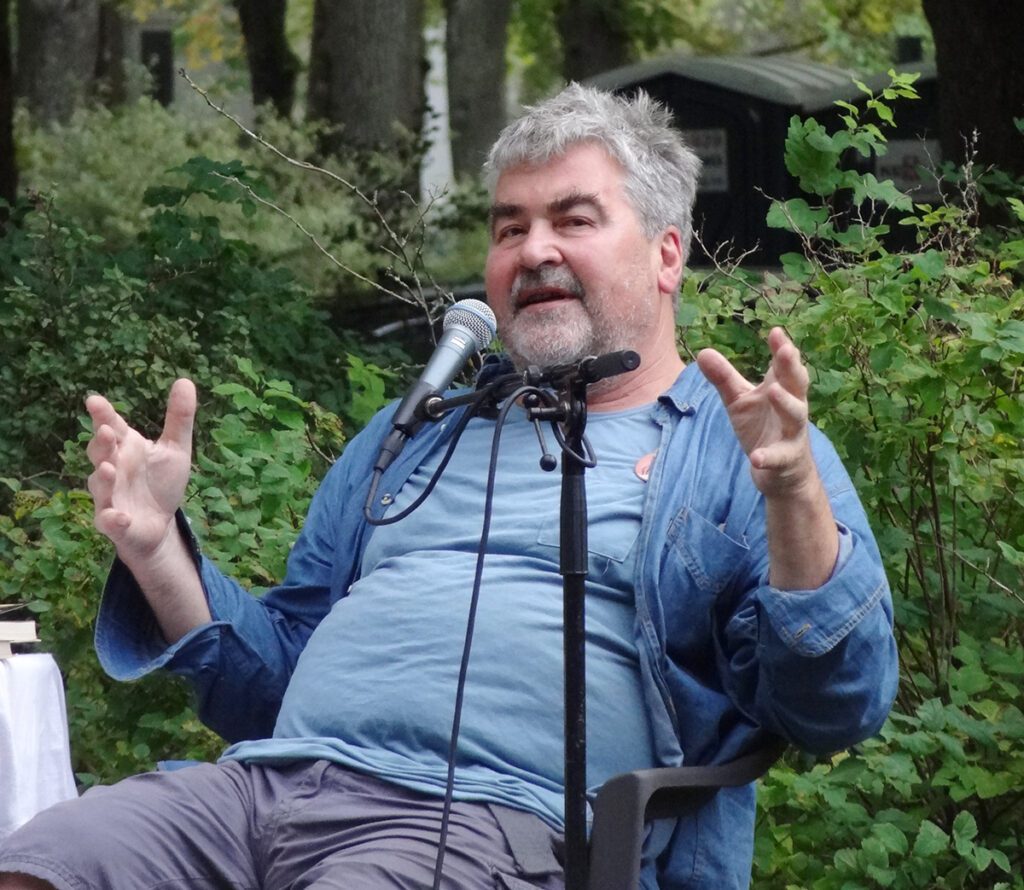 Festivali korraldaja Merle Jantson loeb ette Arvo Valtoni lühiromaani ,,Kirsioks“.