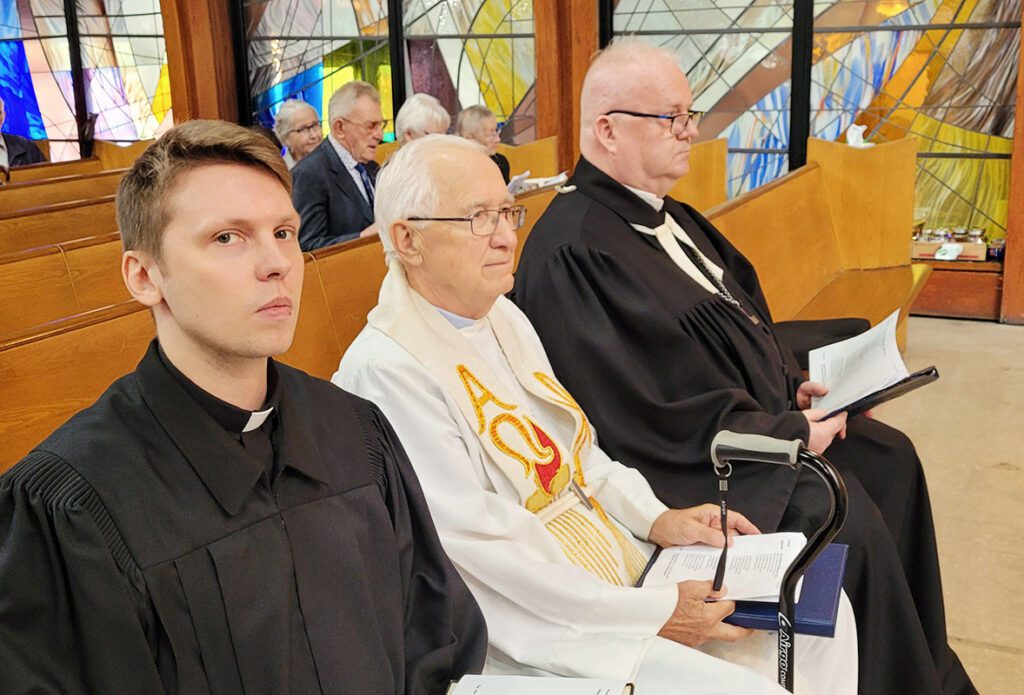 Toronto Peetri koguduse õpetaja kohusetäitja Karl Paju, külalisõpetaja Peeter Vanker ja Toronto Vana-Andrese koguduse õpetaja Kalle Kadakas. Foto- Tiiu Roiser