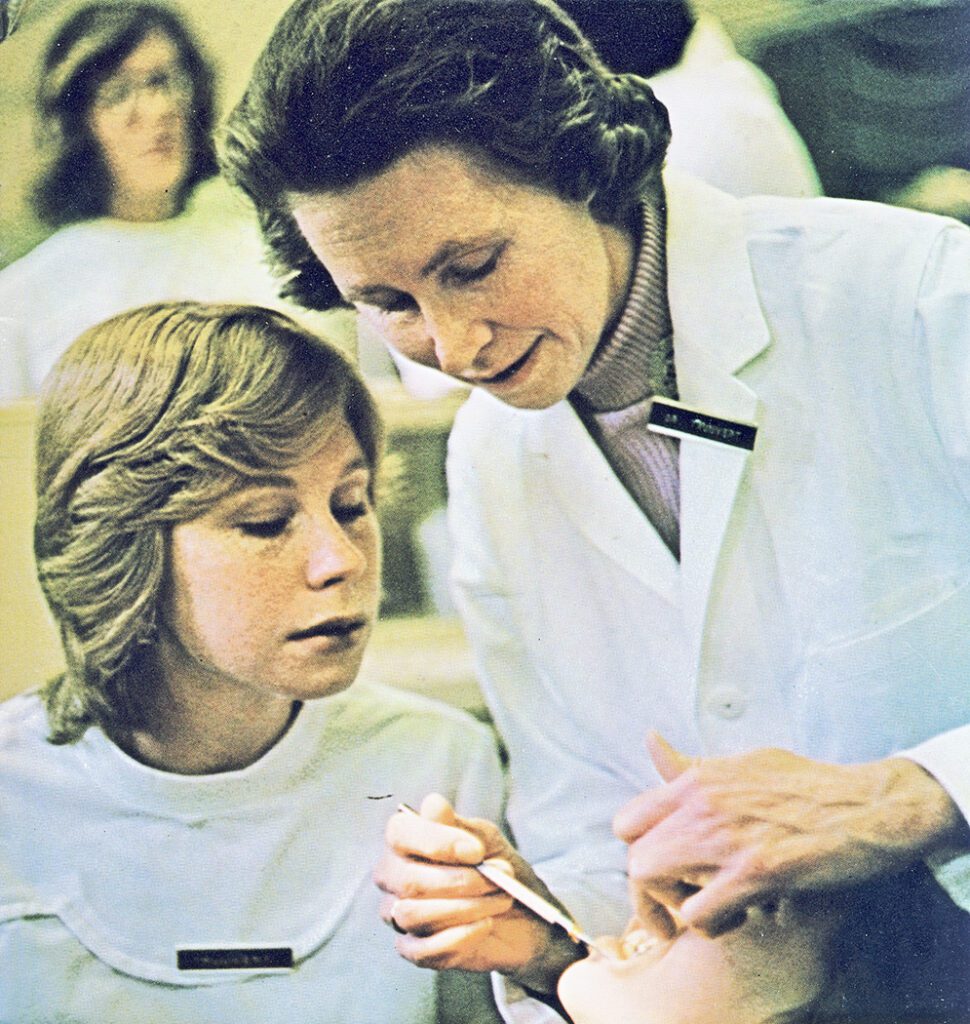 Doktor Margaret ja praktikandist tütar Penny ehk Maret Truuvert tütar Piretiga.