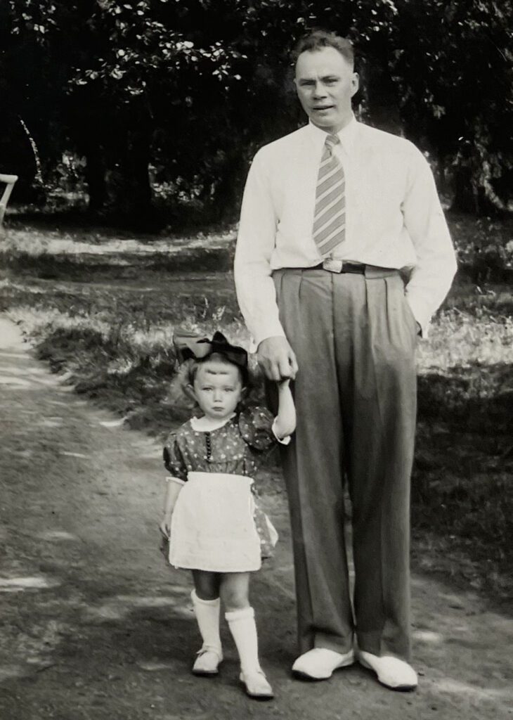 Reet isaga Pärnu pargis 1941.