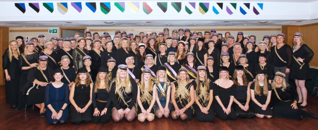 Korp! Amicitia Toronto koondise pere tähistamas 100.a. juubelit 9. novembril Tartu College’is. Foto: Peeter Põldre