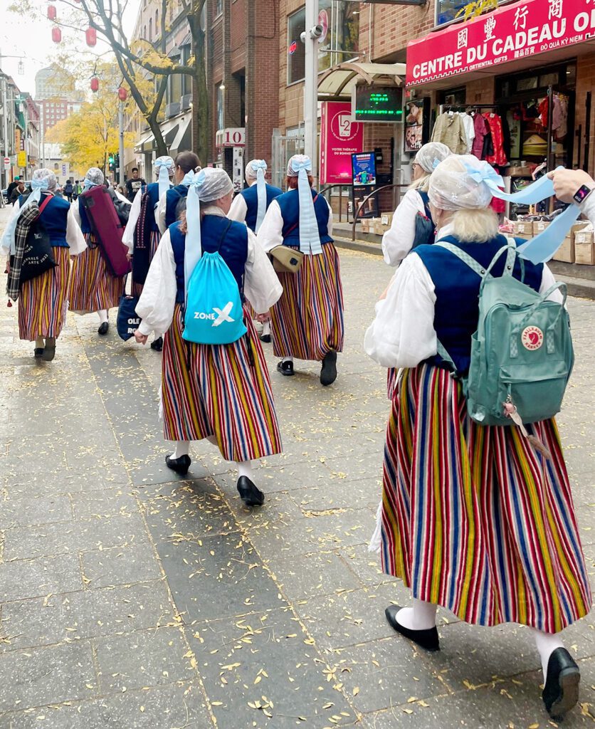 Torontos, teel kontserdile.