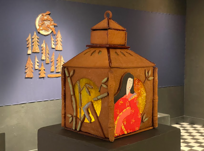 A gingerbread lantern depicting scenes inspired by Asian fairytales, displayed at the PiparkoogiMaania exhibition (source: PiparkoogiMaania)