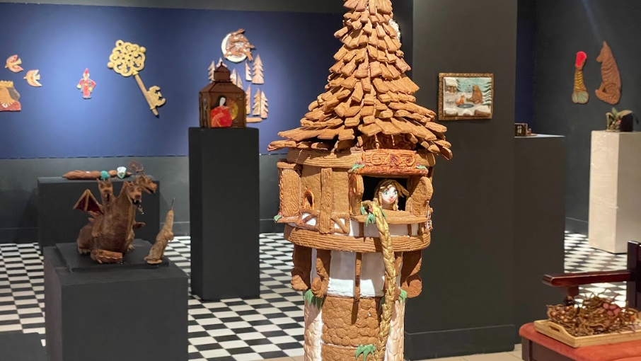 A stunning gingerbread sculpture inspired by fairytales, displayed among other intricate works at the PiparkoogiMaania exhibition (source: PiparkoogiMaania)