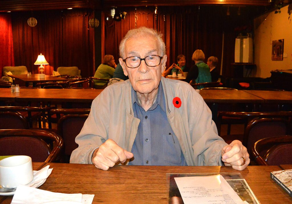 Egbert Runge 93-aastasena Toronto Eesti Maja kohvikus.