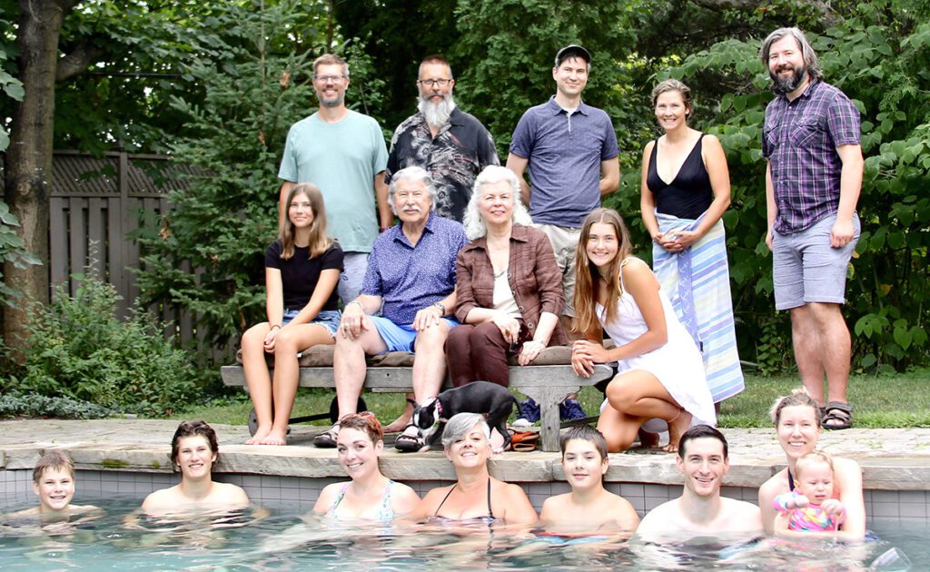 Tõnu oma pereringis mõned aastad tagasi. Peale seda on perre sündinud veel kaks lapselast.