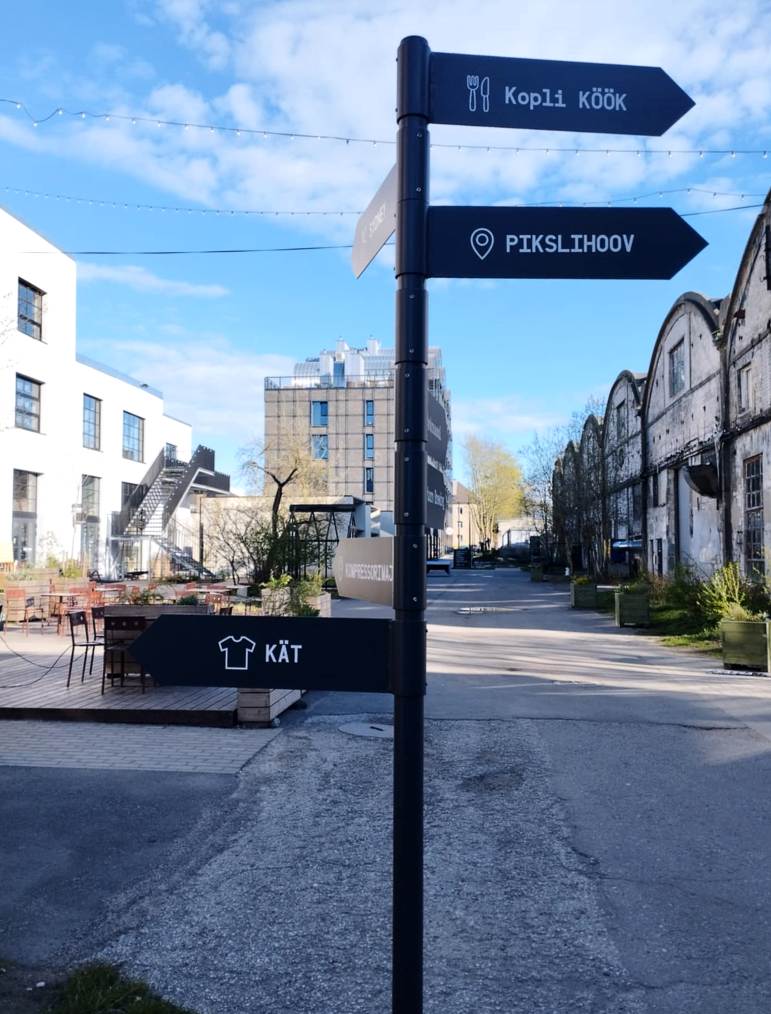 A signpost to local businesses at Põhjala Tehas, including KÄT, a boutique by Estonian designer Kätlin (photo: Jerry Mercury)