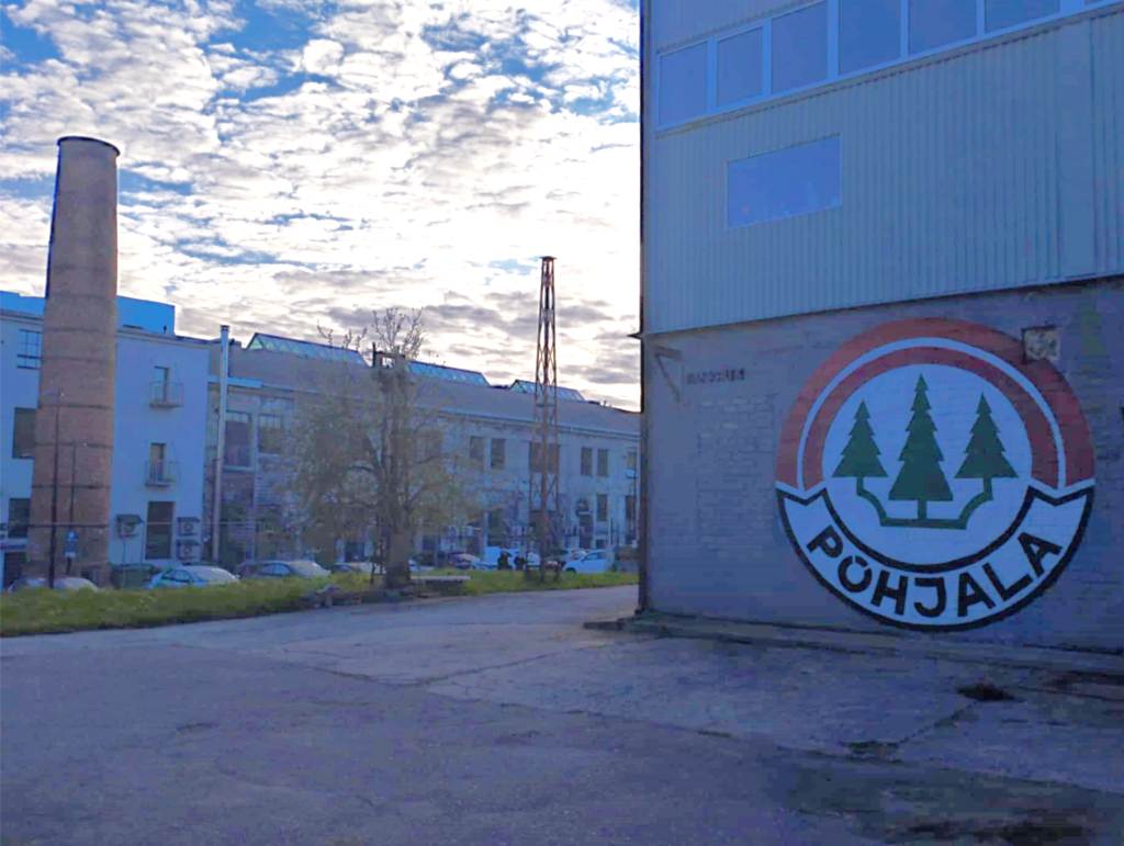 The modern version of the Põhjala Tehas emblem, painted on one of the buildings at the edge of the complex (photo: Jerry Mercury)