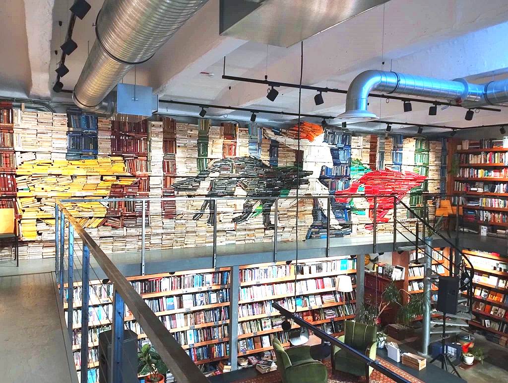The book café inside ankruSAAL at Põhjala Tehas. On the upper floor is a mural by Ellade Peruzzotti titled “Women Who Run with the Wolves” (photo: Jerry Mercury)