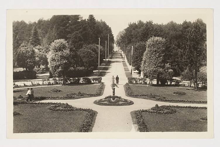 Elegant parks and boulevards leading to the Baltic Sea