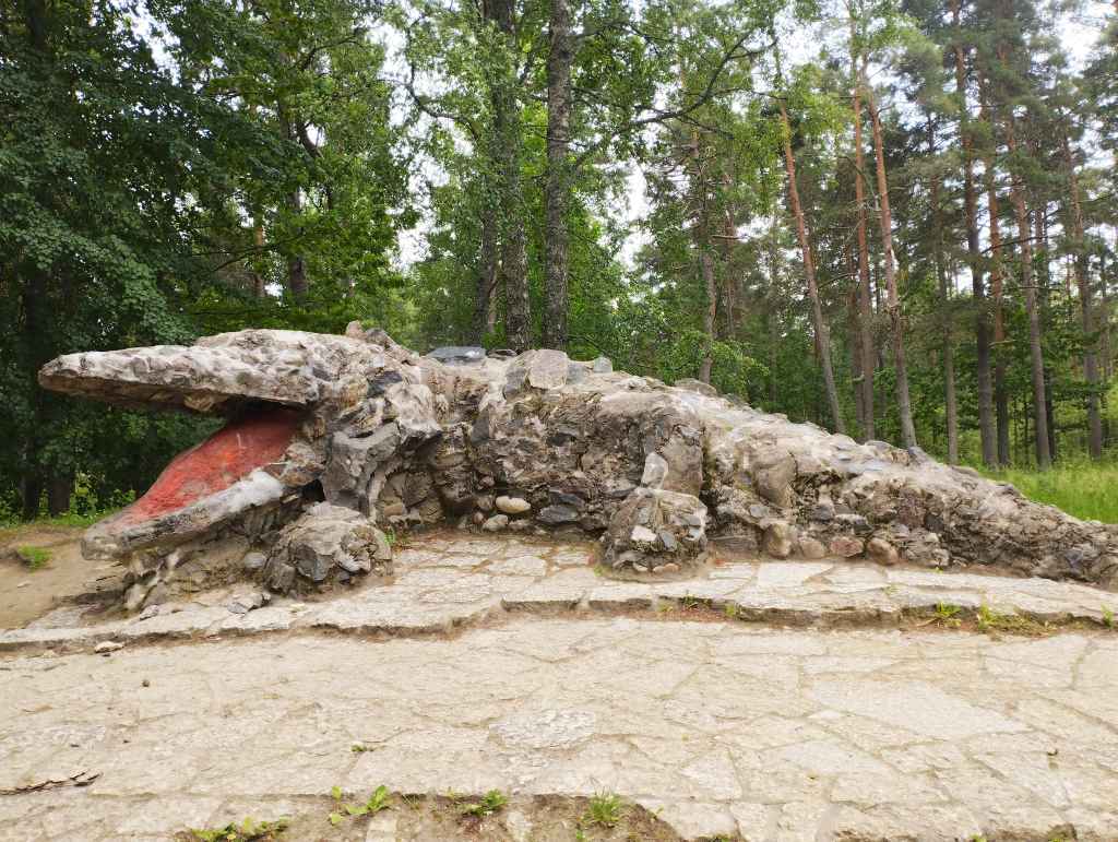 Glehn’s dragon sculpture (photo: Jerry Mercury)