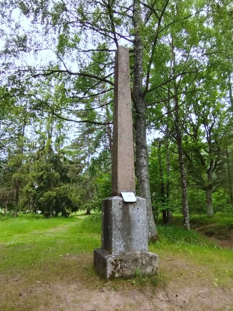 Glehn’s obelisk (photo: Jerry Mercury)