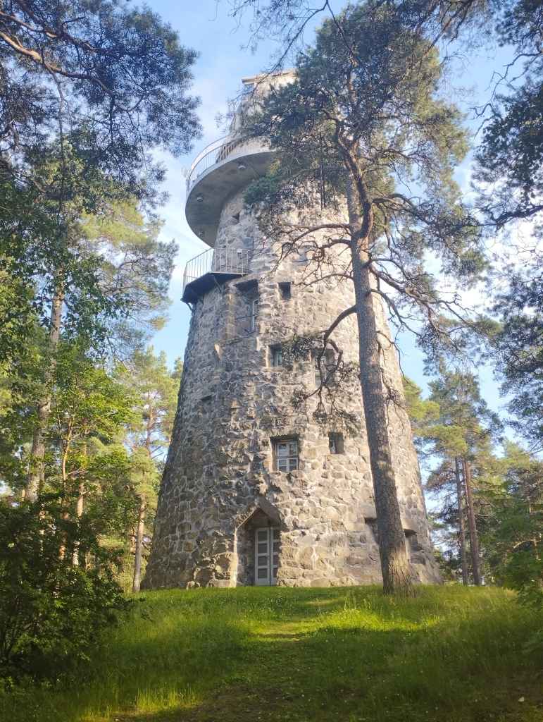 The Star Tower (tähetorn) in Glehn Park (photo: Jerry Mercury)
