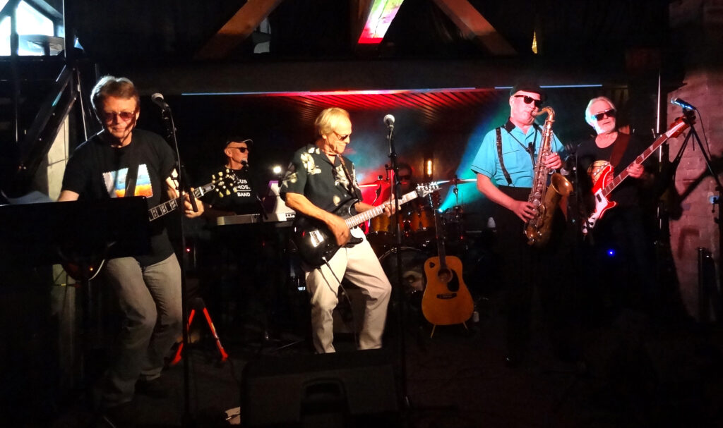 Esineb legendaarne Estode bänd Puus Brothers.