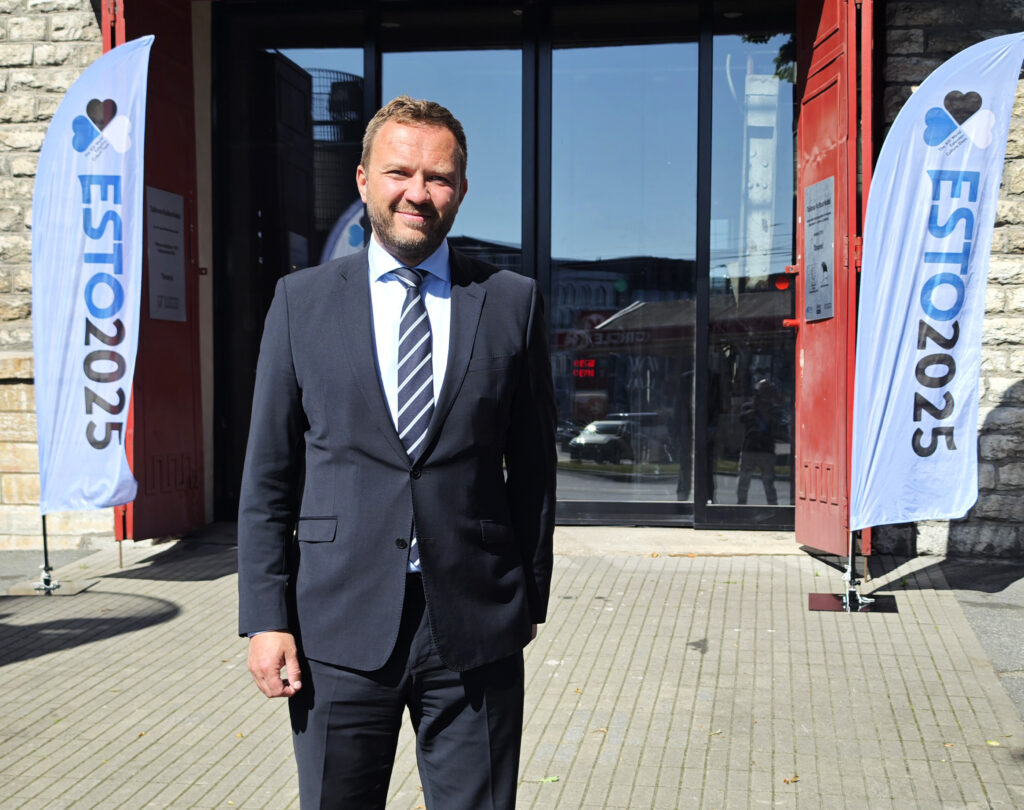 Välisminister Margus Tsahkna avas Tallinnas toimunud võrgustikepäeva ja ÜEKNi Rahvuskongressi.