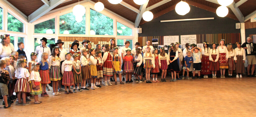 Seedrioru pere esineb lauluga.