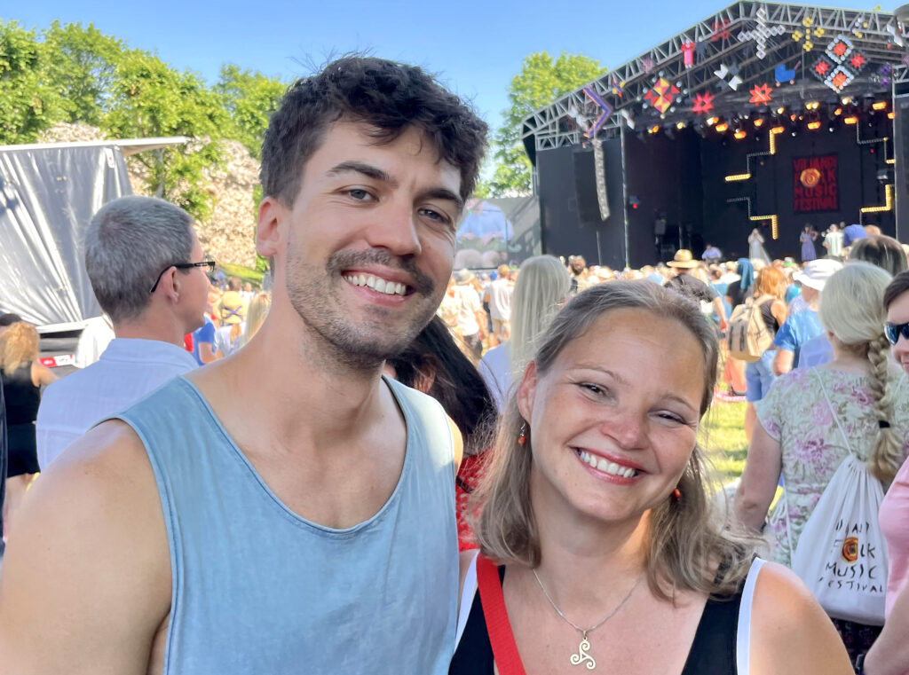 Austria eestlanna Triinu Viilukas koos rahvatantsupartner Philippiga.