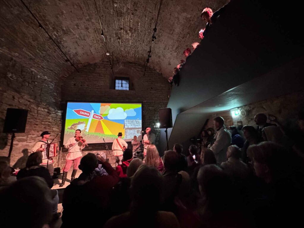 Zetod performing at “ESTO Song”