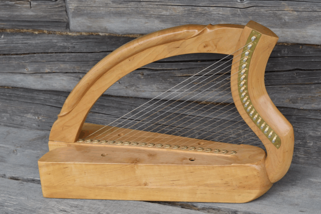 A Ceirnín harp made by Mihkel-Soon (source- mihkelsoon.com)