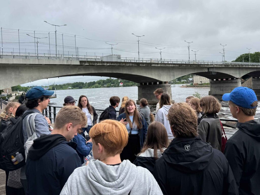 ESTO youth delegates on the Estonia-Russia border