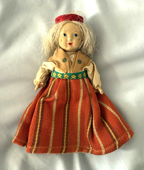 Minule Eestist saadetud nukk varastel 60. aastatel.