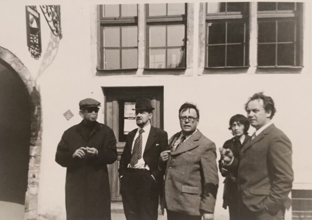 At the Tallinn Town Hall Pharmacy, from left- Akira Kurosawa, Lev Koršikov, Valter Idasaar, Tamotsu Kawasaki and Kunter Toomik (from the private collection of Toomas Idasaar).