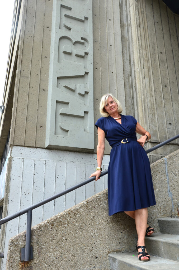 Linda Karuks Tartu College’i ees, mis on olnud tema töökohaks alates 2007.a. algusest. Foto: Elis Jaansoo