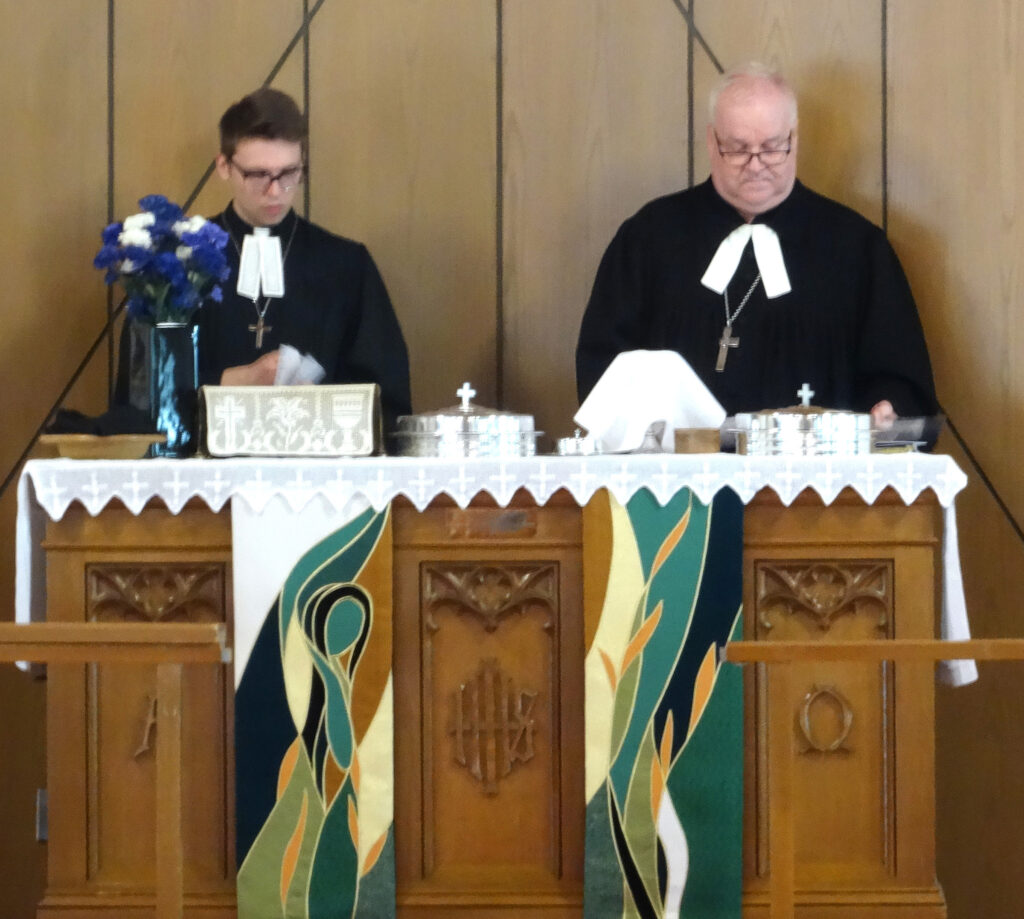 Teenistuse viisid läbi õp Kalle Kadakas ja diakon Karl Paju. Foto: K. Kiilaspea