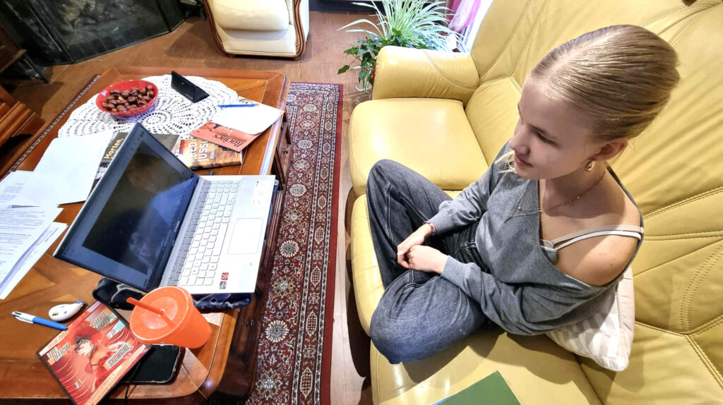 Raamatuklubi kohtub veebis.