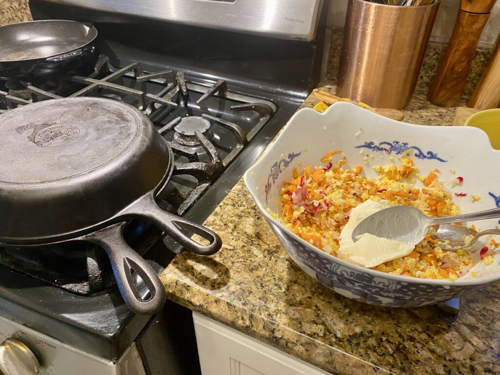 Another pan on top of the kotletid pan can help cook the sides better.