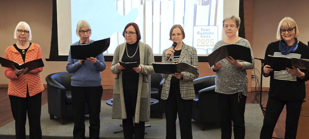 VEMU raamatulaadal 8. novembril Tartu College’is esinesid Bibliograafia Klubi liikmed luulekavaga. Vasakult: Asta Lokk, Linda Lokk, Käbi Lokk, Piret Noorhani, Marina Väli, Helle Varrik. Foto: Paul Kiilaspea