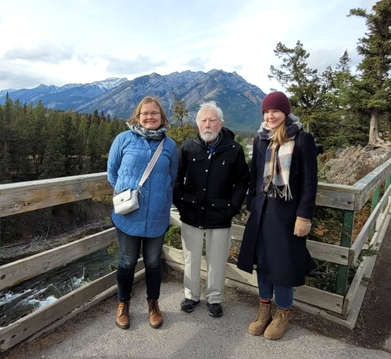 The final stop on the lengthy interview trek by car from northern Alberta to the south, took place in Canmore in the Canadian Rockies. L to R Kaidi Lõo PhD, Toomas Pääsuke, Maarja-Liisa Pilvik PhD. Photo: Liina Lindström