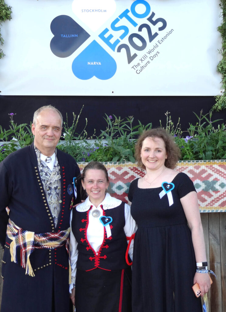 Pärast suurkontserti ,,Ajaaknad“ Skansenis Hirvo Surva, Sirle Sööt, Mall Paulus.