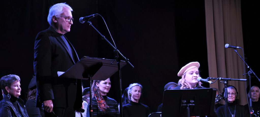 Isa ja tütar Kristoffer ja Helmi Hess esitasid duetina kaks laulu.