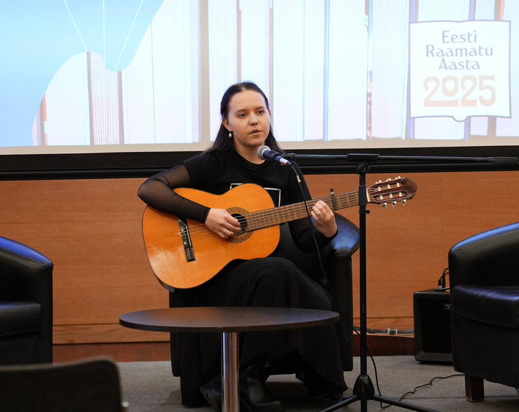 Reti esinemas Tartu College’is toimunud VEMU raamatulaadal 8. novembril. Foto: Monika Siim