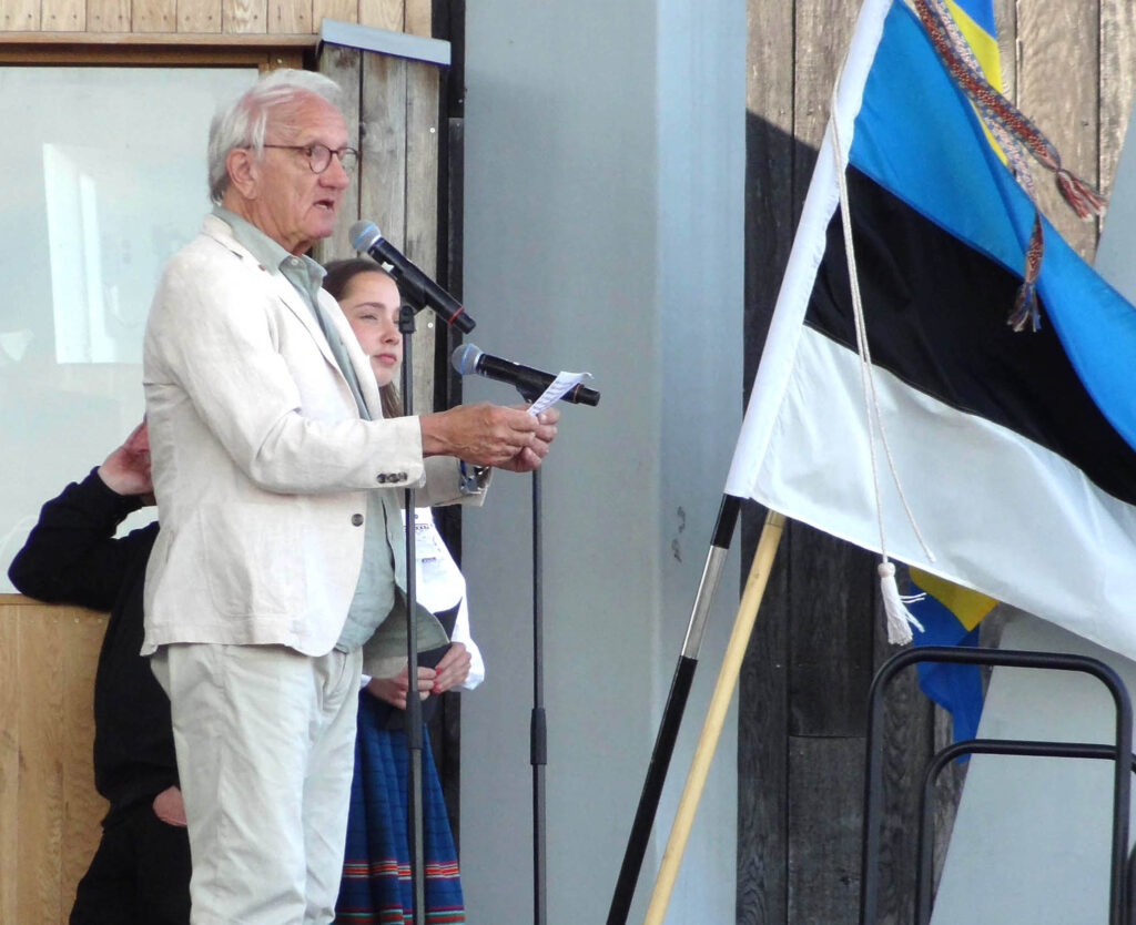 Toomas Tuulse etlemas ESTO 2025 avakontserdil Skansenis.