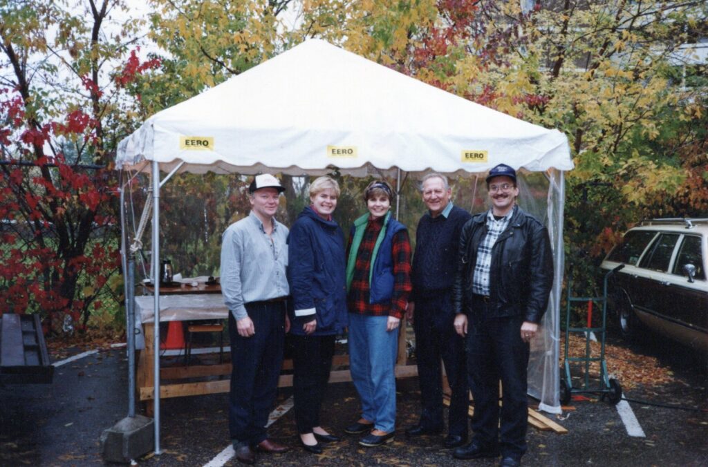 Ivar Räst, Tiiu Vaher, Svea Einola, Endel Ainsaar, and Valdo Tammark at an EEROpakk reception in the Estonian House parking lot in 1993