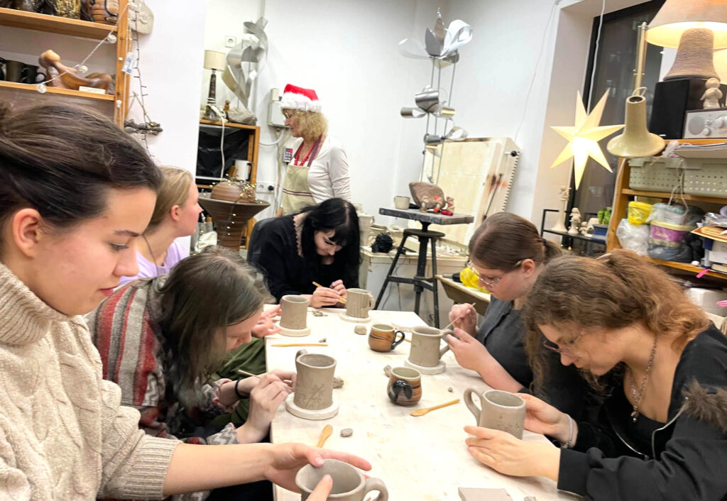 Ateljee on avatud igas vanuses keraamikahuvilistele. Foto: Lea Kreinin