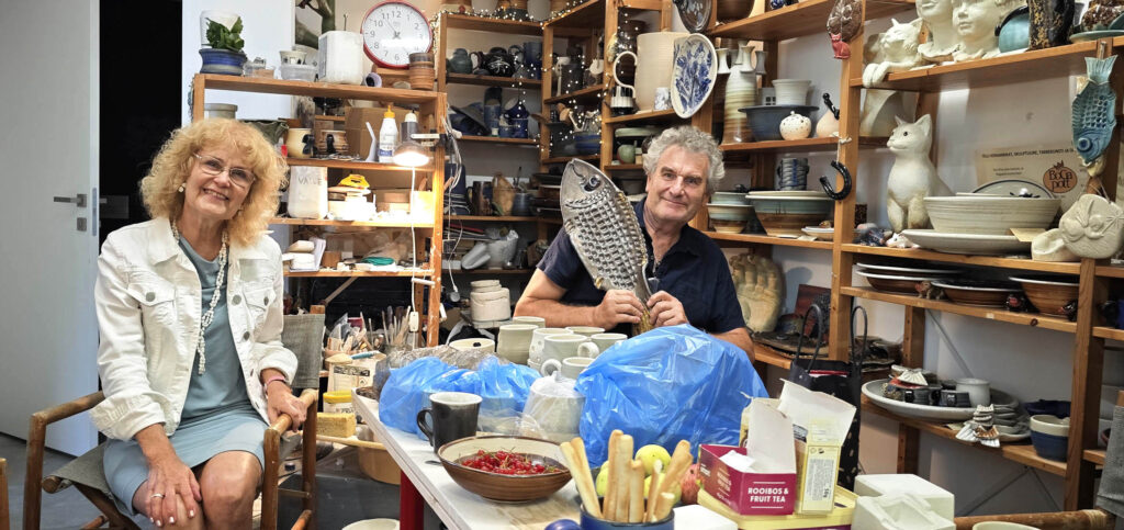 Georg seab Bogapoti silti, et huvilised oskaksid neid üles leida. Foto: Paul Kiilaspea