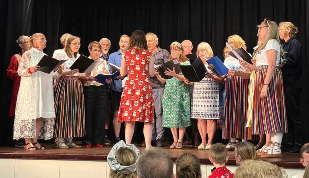 Esineb Sydney eestlaste koor.