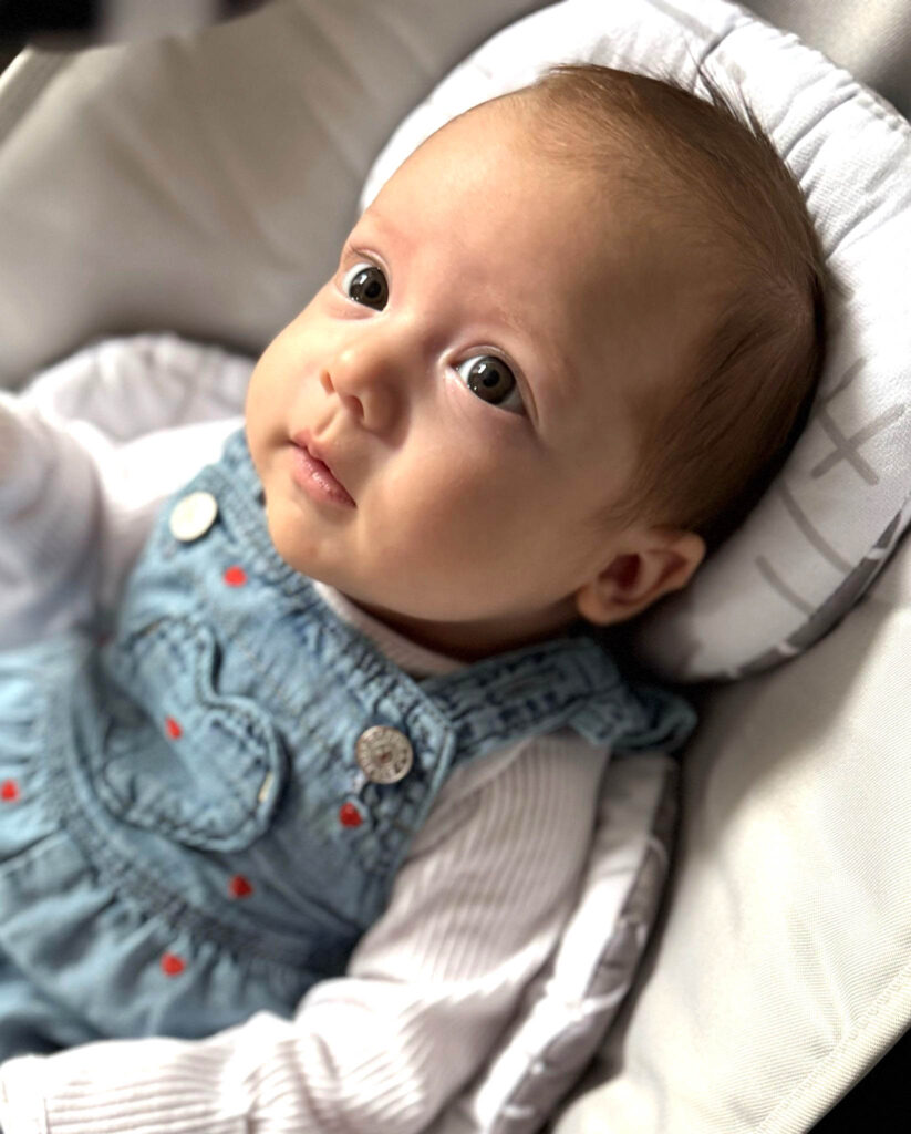 Sõstrasilmne Maia jälgib venda, aga võib-olla hoopis päkapikku.