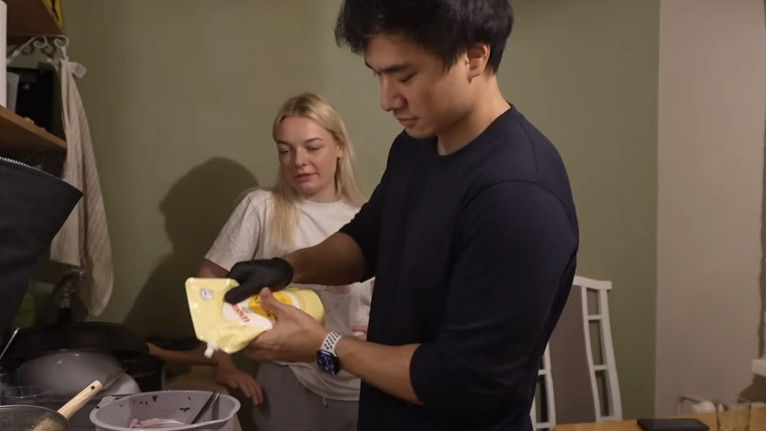 Klaara & Kyoma cooking with eesti keel only