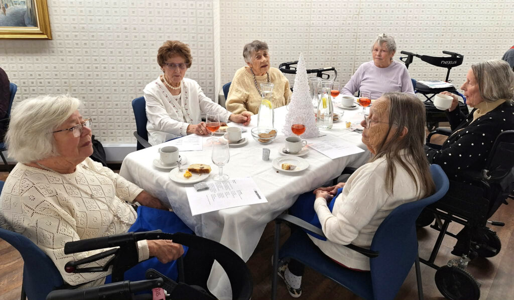 Ehatare elanikud ja külalised.