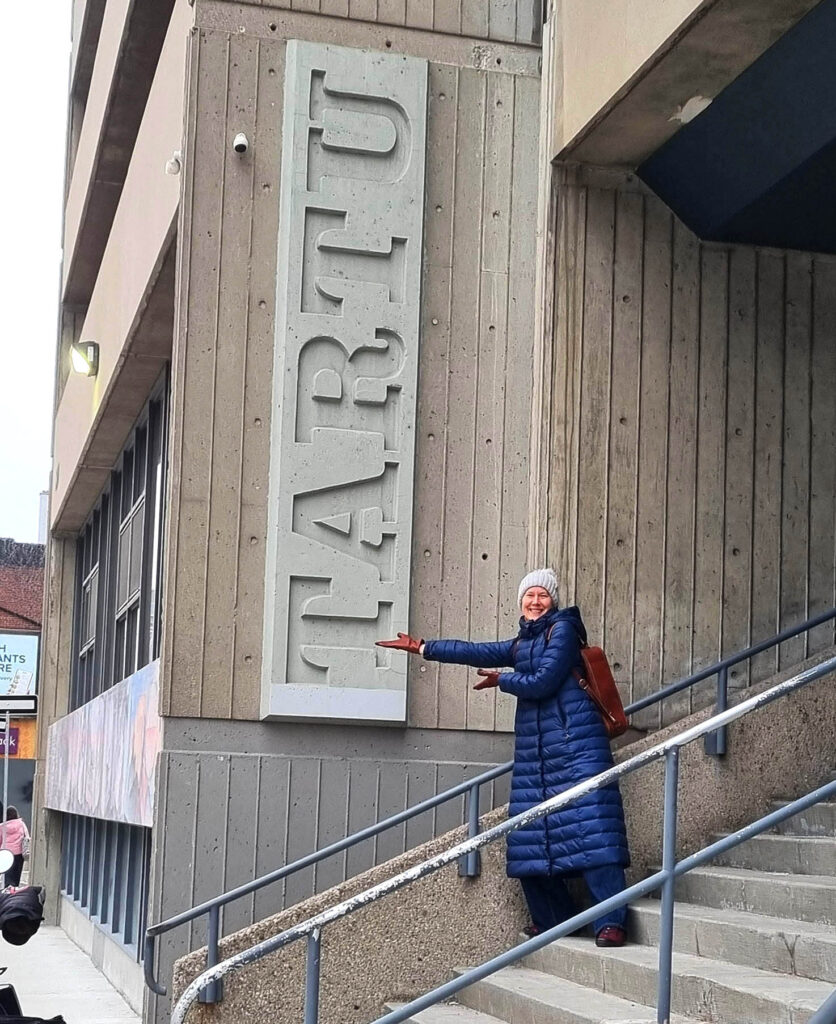 Kui suur rõõm oli Toronto südalinnas kohata Tartut. Pilt võetud Tartu College’i ees.