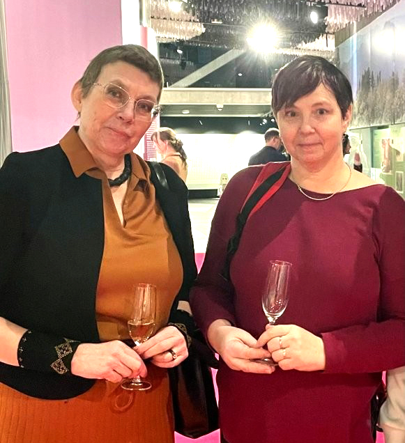 Üleilmse eestluse diplomaatiline eriesindaja Marin Mõttus koos Eesti Elu kirjasaatja, pikalt Ungaris ja Šotimaal elanud Lea Kreininiga. Foto: L. Kreinin